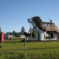 Dog Bark Park Inn - World's Biggest Beagles