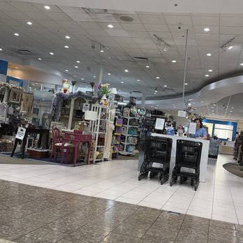 Lake Square Mall - Shopping Centers Near Me - Leesburg, Florida Lake Square Mall - Shopping Centers Near Me - Leesburg, Florida