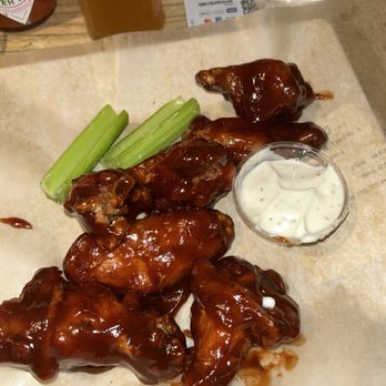 Goose Island Brewing Company - BBQ Wings (bone-in) w Ranch - Breweries Near Me - Chicago, Illinois Goose Island Brewing Company - BBQ Wings (bone-in) w Ranch - Breweries Near Me - Chicago, Illinois