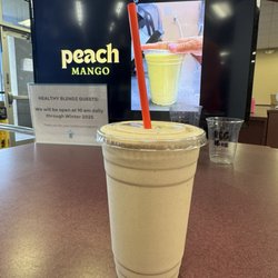 Healthy Blendz Cafe - 16 oz Peanut Butter Builder Smoothie....yummy!