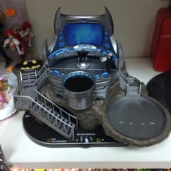 Mikami - Increíble la batcueva que tienen de Heroclix