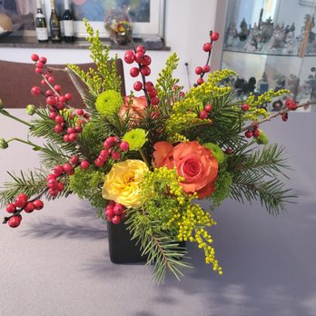 Sylvan Grace Florist - Autumn/Thanksgiving arrangement as a centerpiece - Florists Near Me - Fort Lee, New Jersey Sylvan Grace Florist - Autumn/Thanksgiving arrangement as a centerpiece - Florists Near Me - Fort Lee, New Jersey