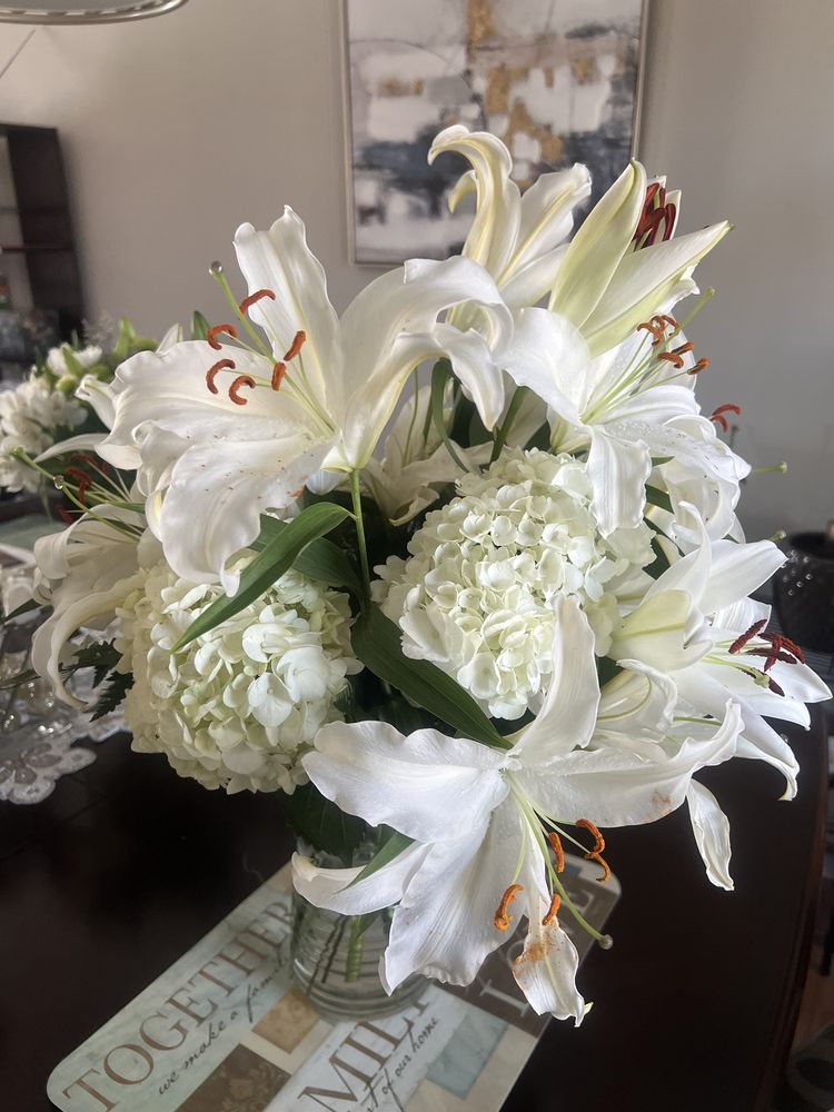 KELLEN’S FLORIST Updated September 2024 27 Photos & 12 Reviews