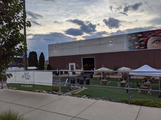 Deep Roots Winery & Bistro - RiNo by null