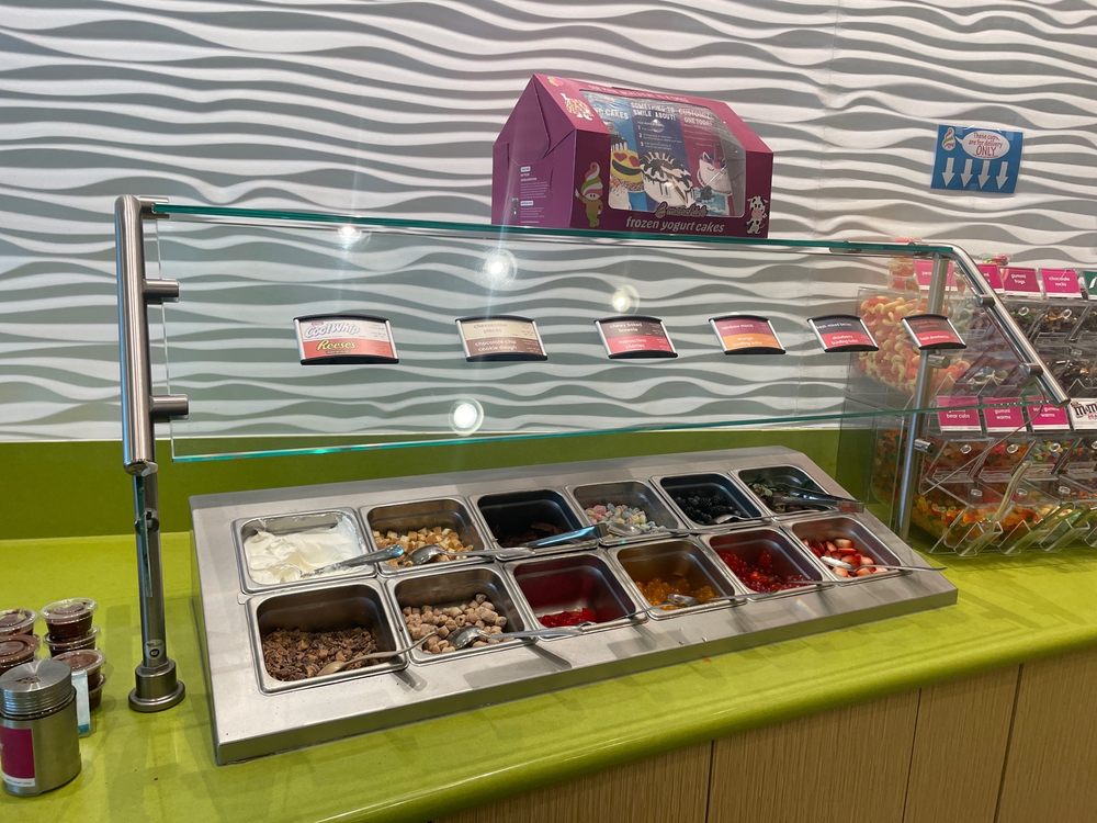 MENCHIE’S GLADE PARKS Updated June 2024 37 Photos & 57 Reviews