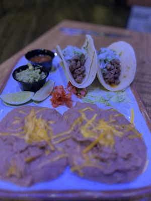 Uno Más Street Tacos + Spirits by null
