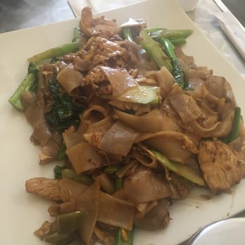 Khun 9 Thai Kitchen - Pad See Ew (Chicken) - Thai Near Me - Torrance, California Khun 9 Thai Kitchen - Pad See Ew (Chicken) - Thai Near Me - Torrance, California