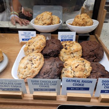 Levain Bakery - Back Bay, Boston - The cookies are herrrrre! - Bakeries Near Me - Boston, Massachusetts Levain Bakery - Back Bay, Boston - The cookies are herrrrre! - Bakeries Near Me - Boston, Massachusetts