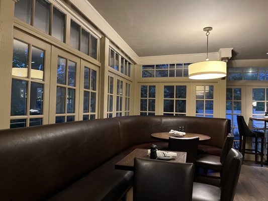 Scarlet Oak Tavern by null