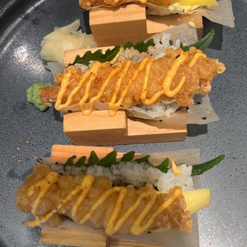 Earls Kitchen + Bar - Crispy Shrimp Sushi Taco - New American Near Me - Somerville, Massachusetts Earls Kitchen + Bar - Crispy Shrimp Sushi Taco - New American Near Me - Somerville, Massachusetts