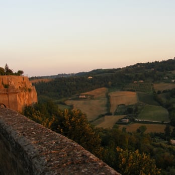 Ripa Medici - Vista a sinistra da fuori il b&b - Bed & Breakfast Near Me - Orvieto, TR Ripa Medici - Vista a sinistra da fuori il b&b - Bed & Breakfast Near Me - Orvieto, TR