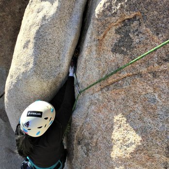 Mojave Guides - Jamming on Mike's Books - Climbing Near Me - Joshua Tree, California