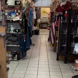 Old Wagon Flea Market - Tons of Vendors with a massive variety of things ranging from antiques to 90s to current day technology!