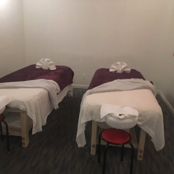 Cloud 9 Foot Spa - This room could use some lavender paint and some coastal artwork, still it was a great massage. - Massage Near Me - Half Moon Bay, California