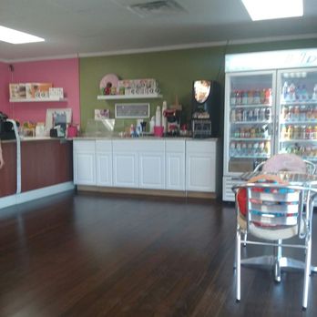 Gourmet Donuts - Open floor plan, very clean - Donuts Near Me - Denton, Texas Gourmet Donuts - Open floor plan, very clean - Donuts Near Me - Denton, Texas