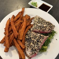 Toucan Grill & Fresh Bar - Tuna Tataki with sweet potato fries