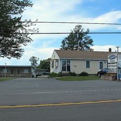 Lanz's Motel Cottages & Trailer Park - 20 motel units, 16 one/two/three bedroom cottages, full hook-up campground, boat launch, dockage, beach front picnic area with barbeque.