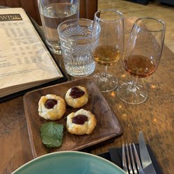 The Wine Box - Pairing aged white ports with sweet stuff