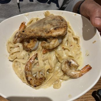Outback Steakhouse - Pasta with Chicken and Shrimp - Steakhouses Near Me - Winston-salem, North Carolina Outback Steakhouse - Pasta with Chicken and Shrimp - Steakhouses Near Me - Winston-salem, North Carolina