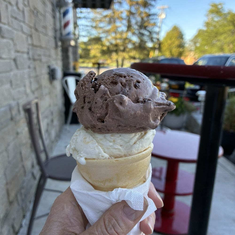 Bee-Licious - Ice Cream & Frozen Yogurt Near Me - Baldwinsville, New York Bee-Licious - Ice Cream & Frozen Yogurt Near Me - Baldwinsville, New York