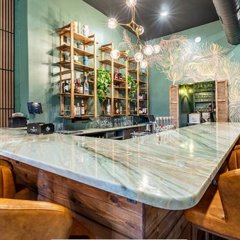 Dorothy's Downtown - Bar - Cocktail Bars Near Me - Jacksonville, Florida