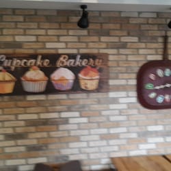 Cafe Lara - Ozellikle duvardaki tavadan bozma saate dikkat. Ortam cok keyifli dosenmis