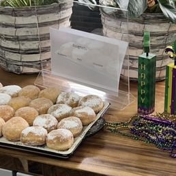 Beignets (Chocolate Hazelnut) Beignets (Raspberry) Beignets (Sugar)