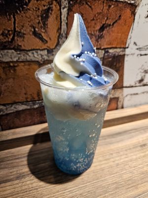 Osaka Aquarium Kaiyukan by null