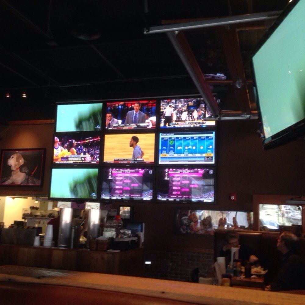 Double Dogs - Sports Bars Near Me - Knoxville, Tennessee