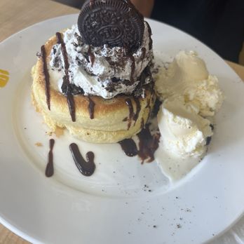 Fluffy Fluffy - Oreo fluffy pancake - Breakfast & Brunch Near Me - Miami, Florida