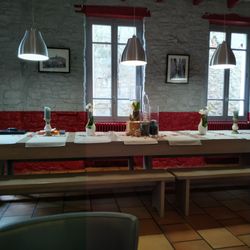 L'Auberge des Sens - Grande tablée, partie gauche de la salle