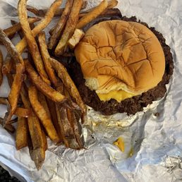 Bacon cheeseburger & fries. Pretty good! Bacon cheeseburger & fries. Pretty good!