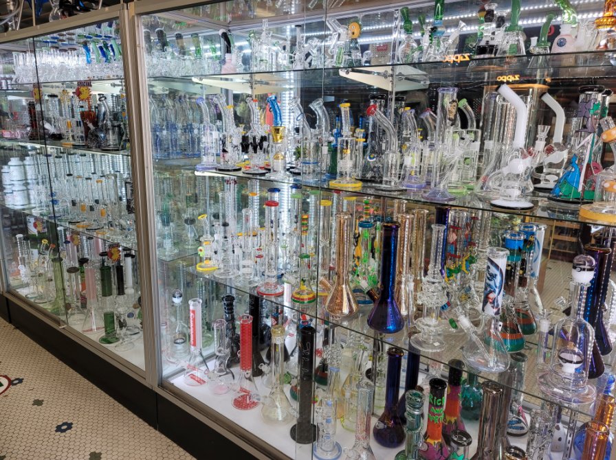 SMOKER’S GIFT SHOP Updated September 2024 22 Photos 253 West