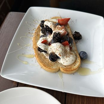 Anam Cara Cafe - Berry Toast - Coffee & Tea Near Me - Libertyville, Illinois