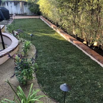 Quintana's Desert Landscape Design - a backyard with a lawn and a fire pit - Gardeners Near Me Quintana's Desert Landscape Design - a backyard with a lawn and a fire pit - Gardeners Near Me