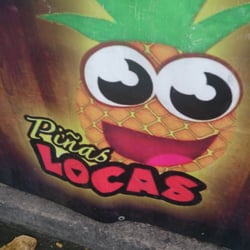 Piñas Locas - Puesto callejero, con deliciosas piñas, sandias, cocos y más. Locuras
