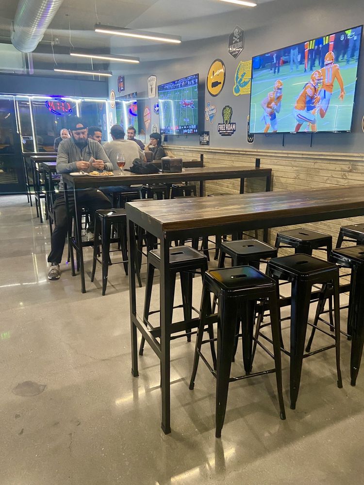 THE GROWLER EXCHANGE Updated August 2024 10 Photos 914 East