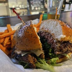 Harwood Tavern - Harwood Burger