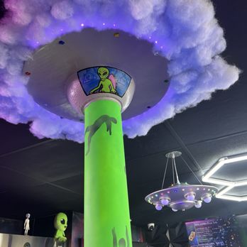 Snak X - Inside decor - Ice Cream & Frozen Yogurt Near Me - San Antonio, Texas
