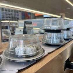 Funshi - Rolls on the conveyor belt
