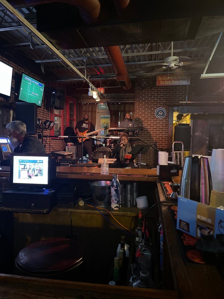 CLUB HANDY Updated September 2024 25 Photos & 22 Reviews 200