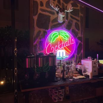 Pier Summit Ski Lodge - a neon sign for a cocktail bar - Bars Near Me - Huntington Beach, California Pier Summit Ski Lodge - a neon sign for a cocktail bar - Bars Near Me - Huntington Beach, California