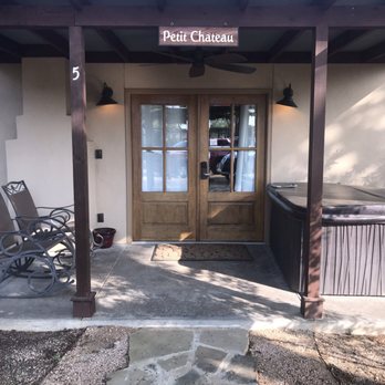 Wine Country Cottages - Entrance to the cottage. - Bed & Breakfast Near Me - Fredericksburg, Texas