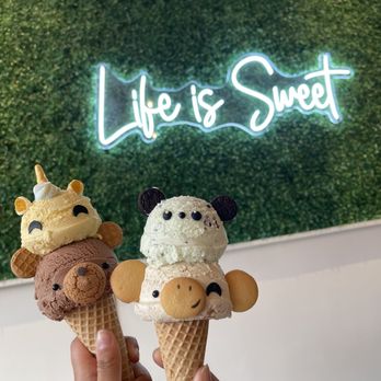 Eli's Ark - Mango, chocolate, mint and pecan and bourbon icecreams - Gelato Near Me - Chicago, Illinois