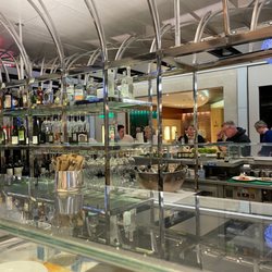 Fortnum & Mason Heathrow - Bar seats