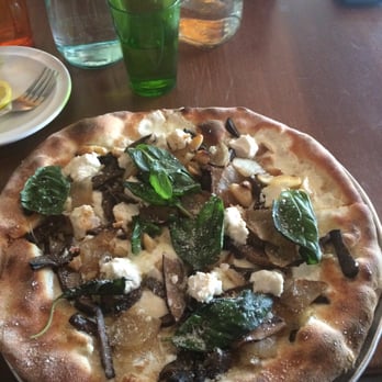 Capizzi - 12" caramelized onions, roasted garlic, mushroom and goat cheese, hold the marinara sauce. - Pizza Near Me - New York, New York Capizzi - 12" caramelized onions, roasted garlic, mushroom and goat cheese, hold the marinara sauce. - Pizza Near Me - New York, New York