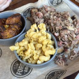 Pulled pork plate with mac and cheese and plantains