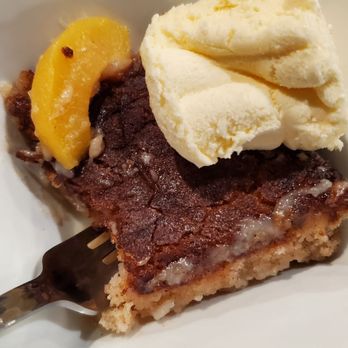 Lush's Tennessee BBQ - Peach cobbler - Food Trucks Near Me