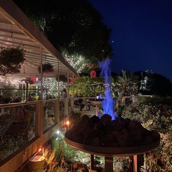 Geoffrey's Malibu - Outdoor patio fire - Seafood Near Me - Malibu, California