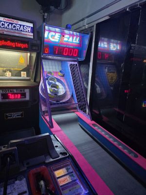 Brewski's Bar & Arcade by null